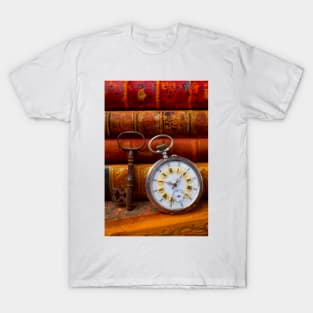 Classic Pocketwatch With old Books And Skeleton Key T-Shirt